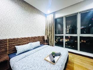 Delightful Studio Room W/KLCC VIEW @RegaliaSuites Vacation rental in Federal Territory of Kuala Lumpur