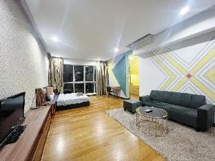 Delightful Studio Room W/KLCC VIEW @RegaliaSuites Vacation rental in Federal Territory of Kuala Lumpur