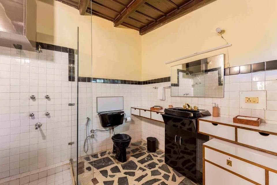 Oak Lodge 5BD Vintage Home Villa in Uttarakhand