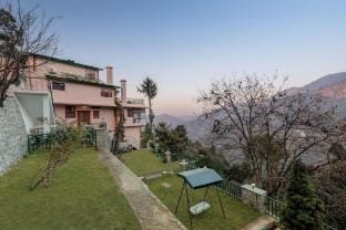 Lion's Den Estate 7 BD Ramgarh serviced Villa, BBQ Villa in Uttarakhand