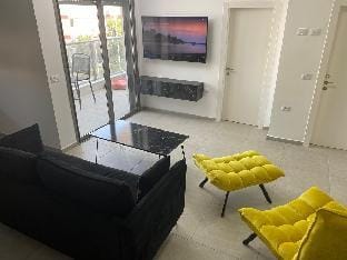 Great apartment in Holon Apartment in Center District