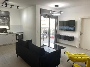 Great apartment in Holon Apartment in Center District