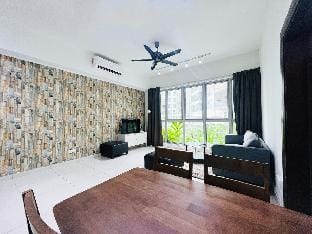 Garden and Pool View 1BR Suite@Regalia@PWTC Vacation rental in Federal Territory of Kuala Lumpur