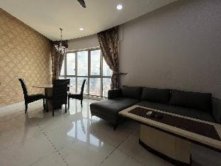 HighFloor 3BR Klcc View with Bathtub@ Regalia Vacation rental in Federal Territory of Kuala Lumpur