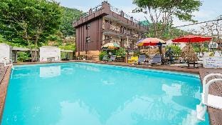 yangpyeong flower caravan pension Bed and Breakfast in Gyeonggi-do
