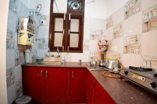 Near Ambedkar Park | Kitchen + Free Breakfast Apartment in Lucknow