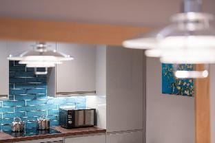 Spacious Home with Outstanding Views by LetMeStay Apartment in Lake Road