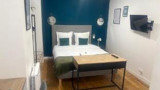 beautiful Modern studio fully Renovated Apartment in Paris