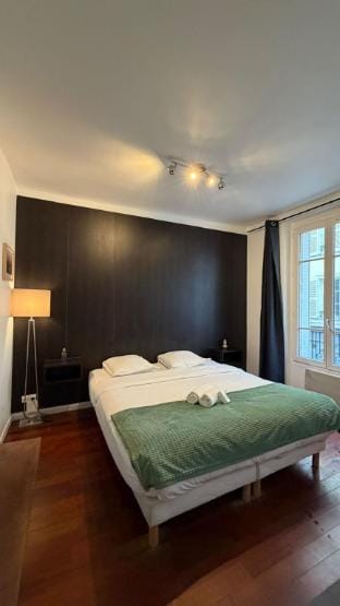 Large Modern Studio close to the Eiffel Tower Apartment in Paris