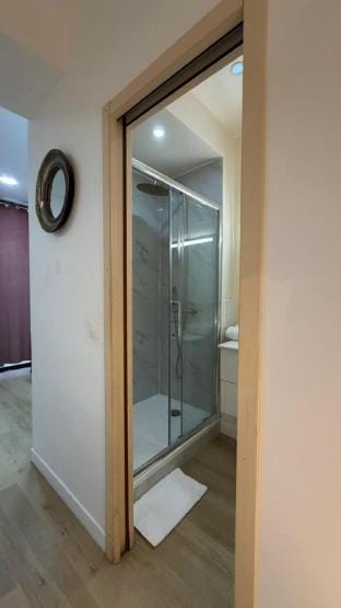 Modern Renovated studio with a touch of gilded glamour central Paris Apartment in Paris