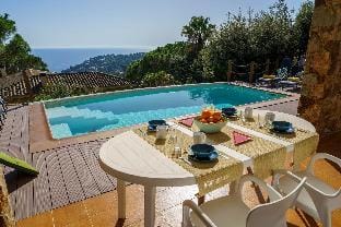 Sea Breeze Lux House - Private Pool   Aircon Vacation rental in Selva