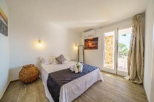 Sea Breeze Lux House - Private Pool   Aircon Vacation rental in Selva