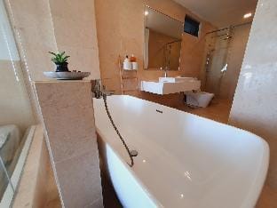 UN1 12 Suite Seaview Georgetown Gurney GMC 无敌海景套房 Apartment in Penang