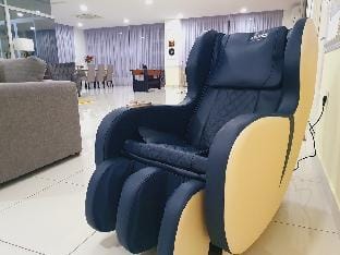 Beachfront 518 Guin Balcony Seaview massage chair Apartment in Tanjung Bungah