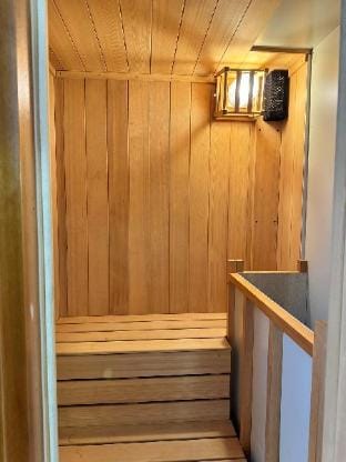 [2024 Opening] 1 Group Per Day Only! Large Dogs OK! [Sauna] Enjoy BBQ. / Up to 8 People Vacation rental in Nagano Prefecture