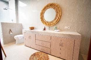 Kubung 1- Canggu + Brand NEW Villa+HUGE Pool + PS5 Villa in North Kuta
