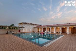 StayVista at Rio Vista with Pool, Lawn, Music Speaker & Game Villa in Maharashtra