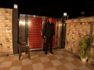 Near Taj Hotel | Self-Cooking + Free Breakfast Apartment in Lucknow