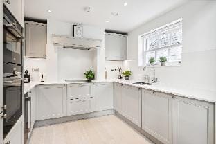 Oakdale & Regal at Latchmere Hse Apartment in Kingston upon Thames