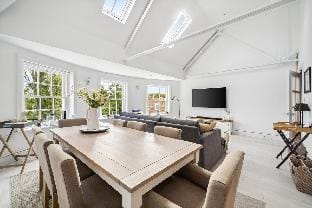 Oakdale & Regal at Latchmere Hse Apartment in Kingston upon Thames