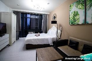 Amazing Romantic view L-pools Gramercy Makati 1212 Apartment in Makati