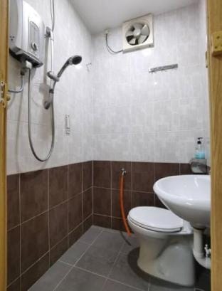 IPOH HomeStay BeSHINE 6R5B 13ppl Taman Wang Vacation rental in Ipoh