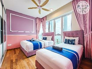 Medini Signature - Purple Rain Suites by RR JBcity Apartment in Johor