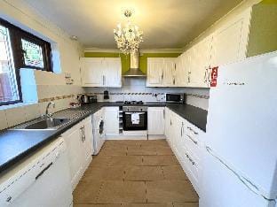 Hillside - 4 Bedroom Home Vacation rental in Aylesbury Vale