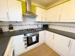 Hillside - 4 Bedroom Home Vacation rental in Aylesbury Vale
