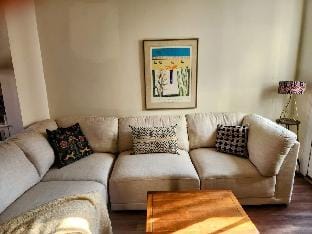 Sunny & vibrant 2 level home in heart of Newtown Vacation rental in Sydney