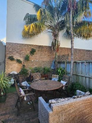 Sunny & vibrant 2 level home in heart of Newtown Vacation rental in Sydney