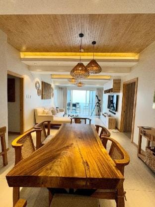 Lime Penthouse 2 BR Condo, Tagaytay Highlands Apartment in Tagaytay