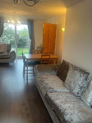 Comfortable 3 Bedroom House-ng5,sleeps 5 Vacation rental in Nottingham