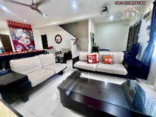 Mahjong Theme Little theatre S73 (Setia Indah) Vacation rental in Johor Bahru