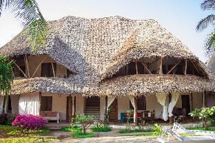 MARIA, the Star on the sea beach cottages - Martin Apartment in Malindi