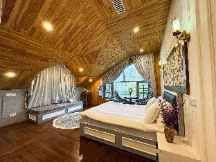 Tree of Life Lakeside Cottage, Srinagar Vacation rental in India