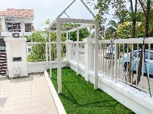 Skudai 5R5B, near UTM/Sutera, 7-16pax, Fast-WiFi Vacation rental in Johor Bahru