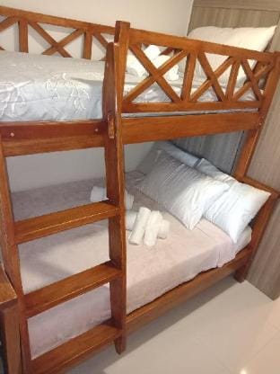 NEW Bright 1BR Fame-Pool View+Internet+Netflix Apartment in Mandaluyong