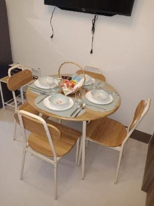 NEW Bright 1BR Fame-Pool View+Internet+Netflix Apartment in Mandaluyong