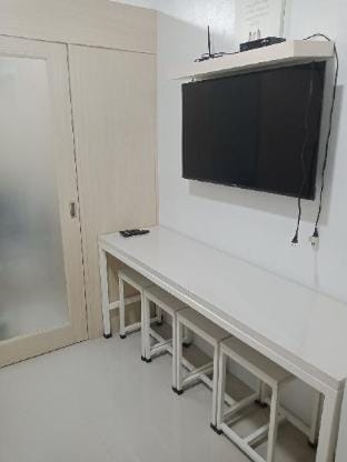 1 BR Condo Makati Pool View + Fiber Net + Netflix Apartment in Makati
