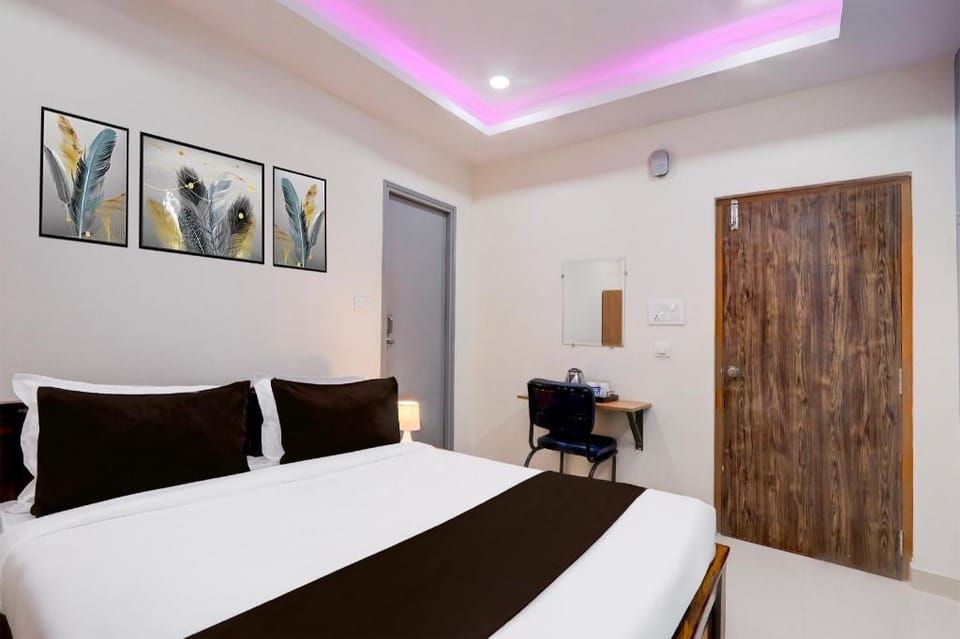 Super Townhouse Nanak Ram Guda Near WaveRock SEZ Hotel in Hyderabad