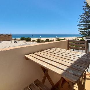 Fortaleza 1BDR Apartment W/Balcony by LovelyStay Apartment in Portimao