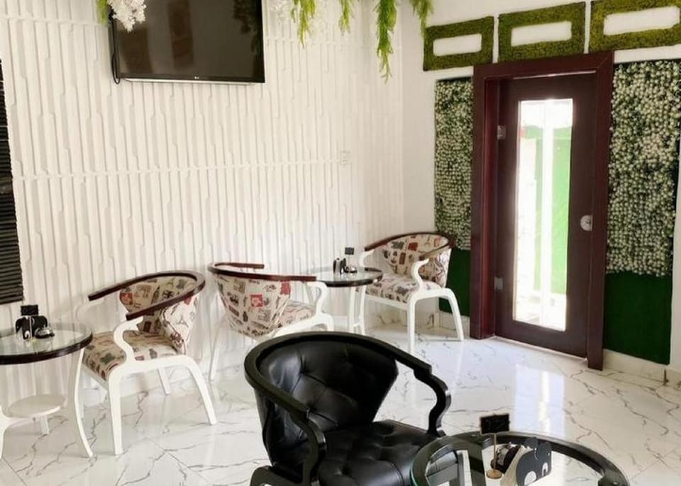 6129 Luxzri Apartment Hotel in Cameroon