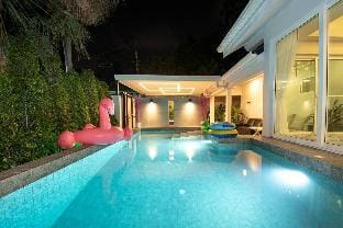 smile beach pool villa四卧四卫现代轻奢滨海度假别墅 Villa in Pattaya City