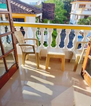 Homely 1bhk WiFi AC Pool 1 km to Candolim beach! Apartment in Candolim