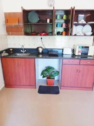Homely 1bhk WiFi AC Pool 1 km to Candolim beach! Apartment in Candolim