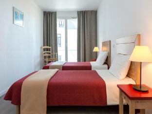 Cozy apartment at the beach with sea-view Apartment in Plougasnou