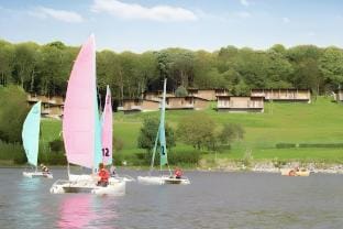 Cottage in France with Lake View Vacation rental in Hauts-de-France