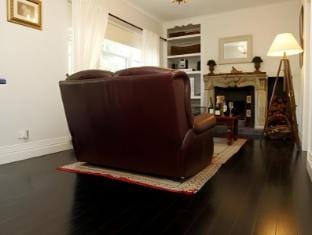Gatehouse Spa Cottage at Moulton Park Estate Vacation rental in Olinda