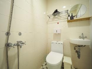 Mar-exclusive Songshan Station 信義區+鄰近松山站及五分埔商圈 (B) Apartment in Taipei City